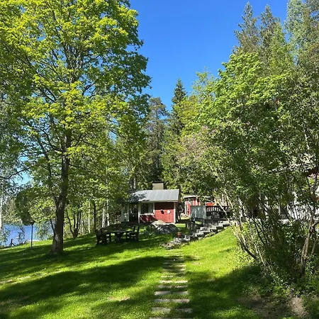 Vakantiehuis Perinteistae Moekkitunnelmaa Ja Upeat Loeylyt