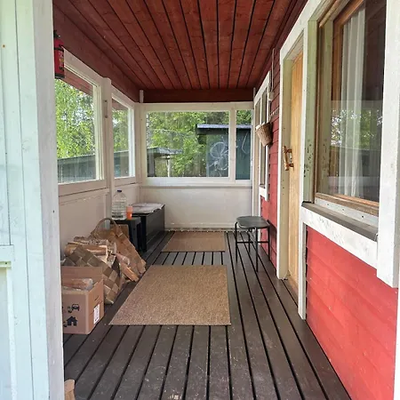 Vakantiehuis Perinteistae Moekkitunnelmaa Ja Upeat Loeylyt *